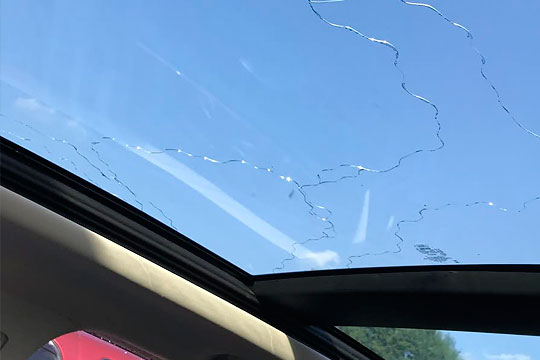 suv cracked sunroof moonroof need replace by Wizard Auto glass